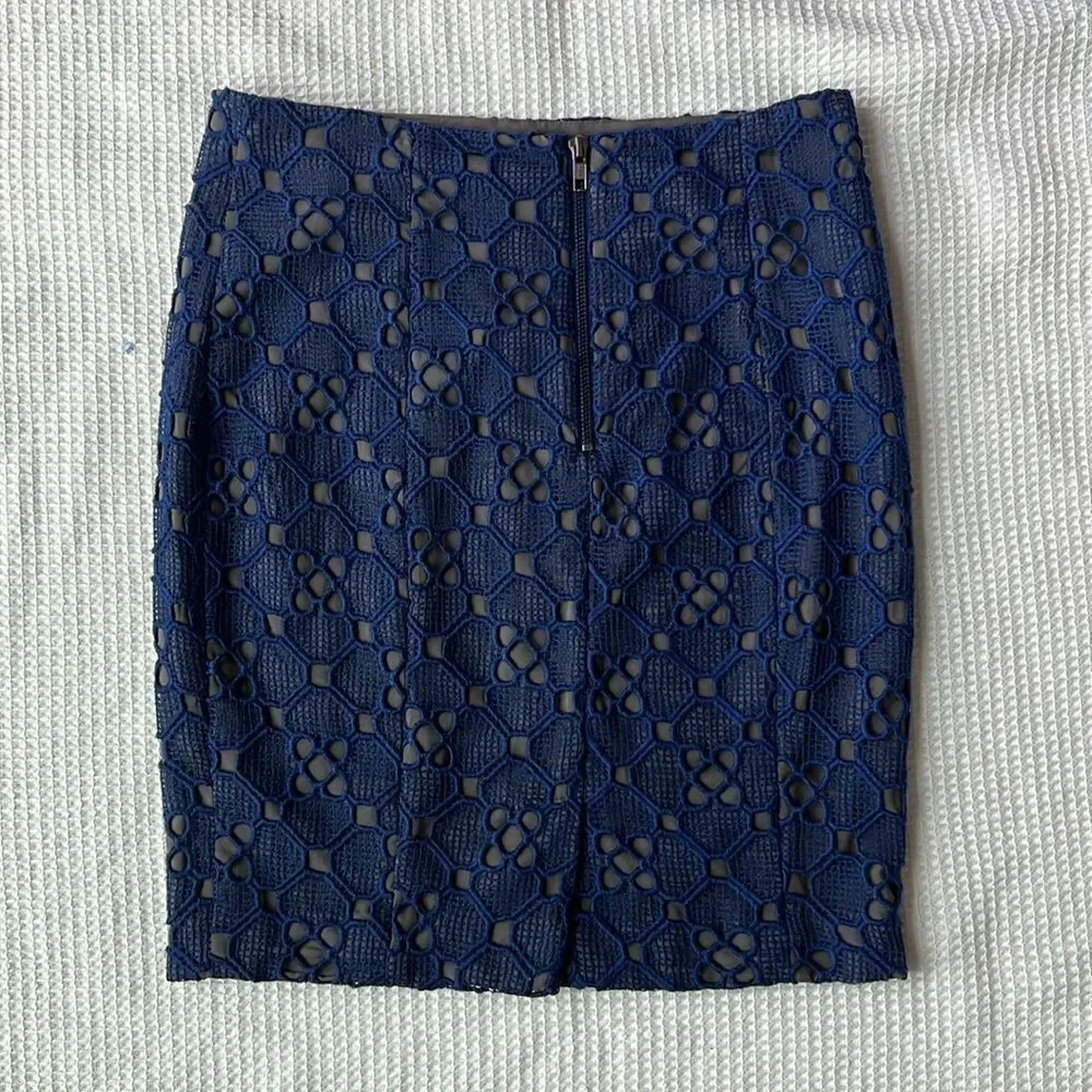 NWT Catherine Malandrino  Women's Navy Blue Pencil Eyelet Skirt sz 4